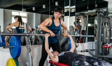 Wide Grip Bench Press - close grip bench press