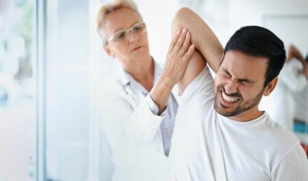 how to pop your shoulder - shoulder pain