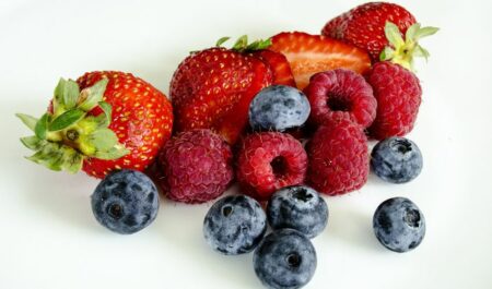 Natural Weight Loss Foods - berries for fat burning