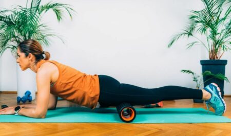 How To Foam Roll Correctly - Quads