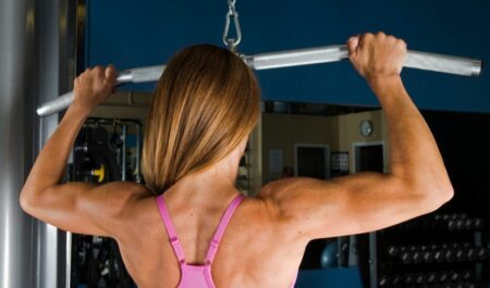 How To Do Lat Pulldown - doing lat pulldown